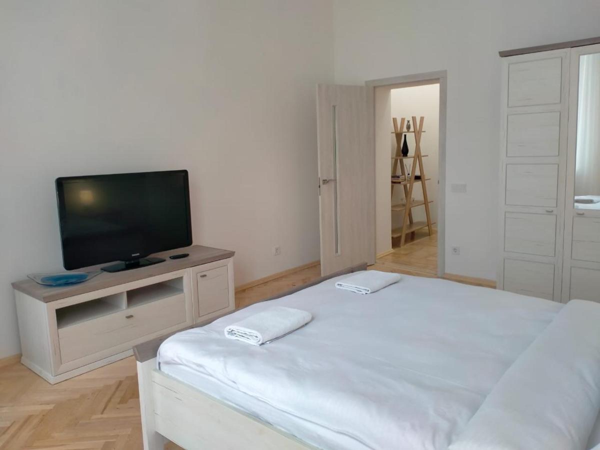 Avangard Kryva Lypa 3 Apart Lviv Exterior photo